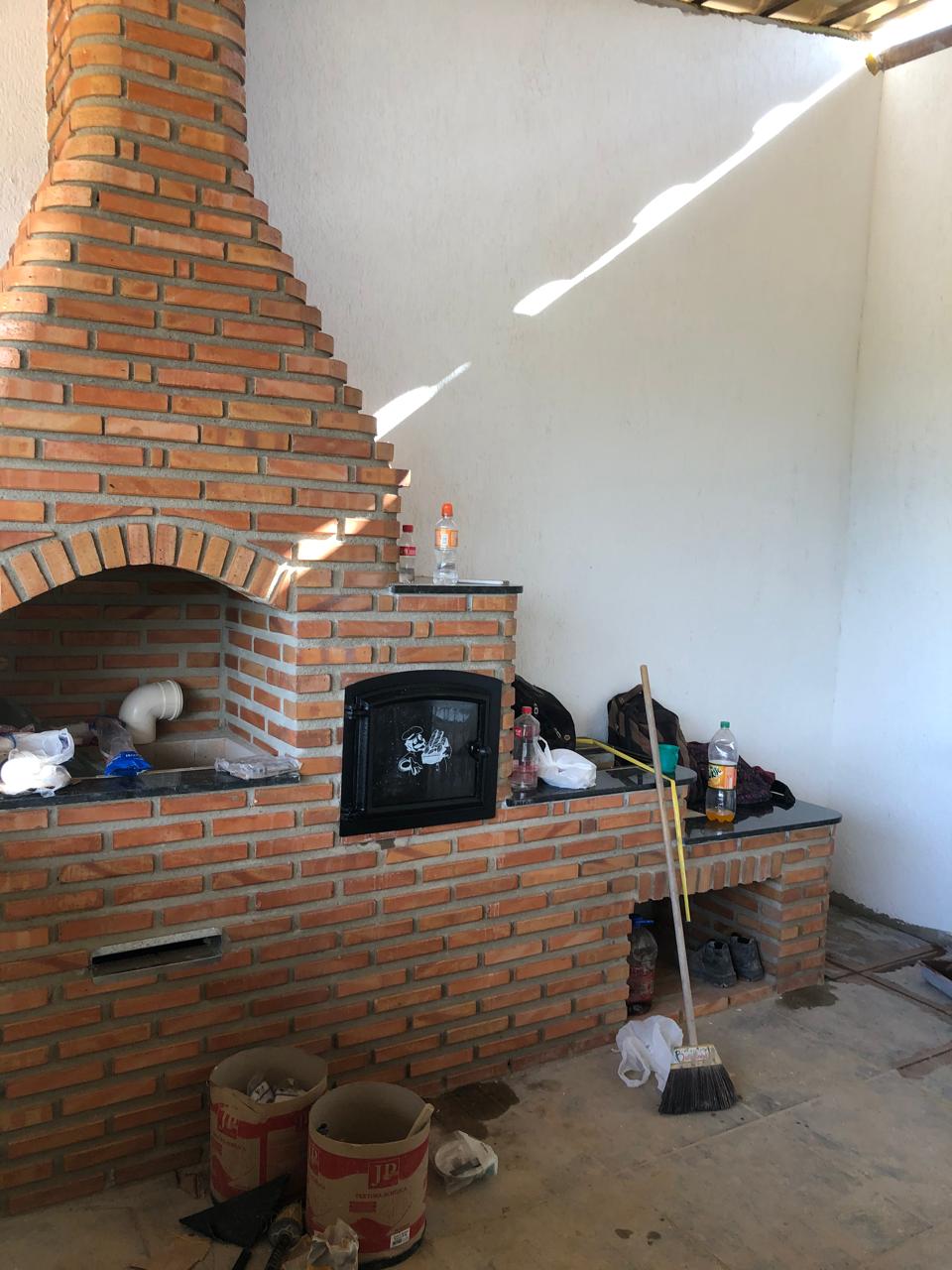 Churrasqueira em alvenaria de tijolo aparente