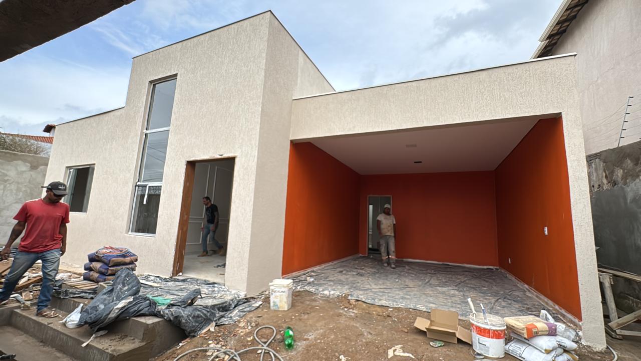 Fachada em acabamento com equipe em obra
